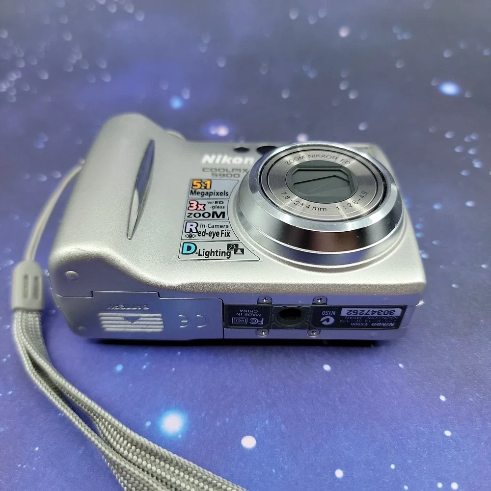 Nikon Digital Camera Coolpix 5900 5.1MP Silver - Zoom Not Working